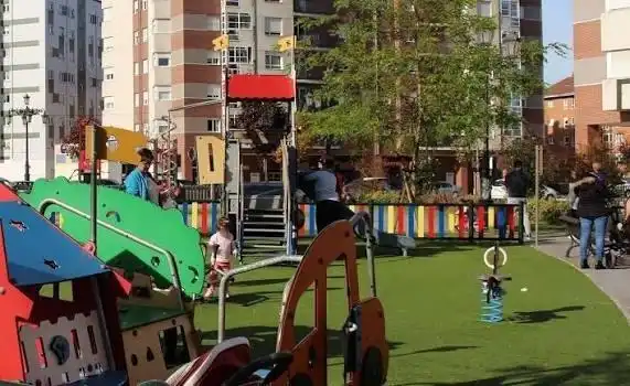 Vista exterior de Piso en venta en Oviedo  con Calefacción, Trastero y Amueblado