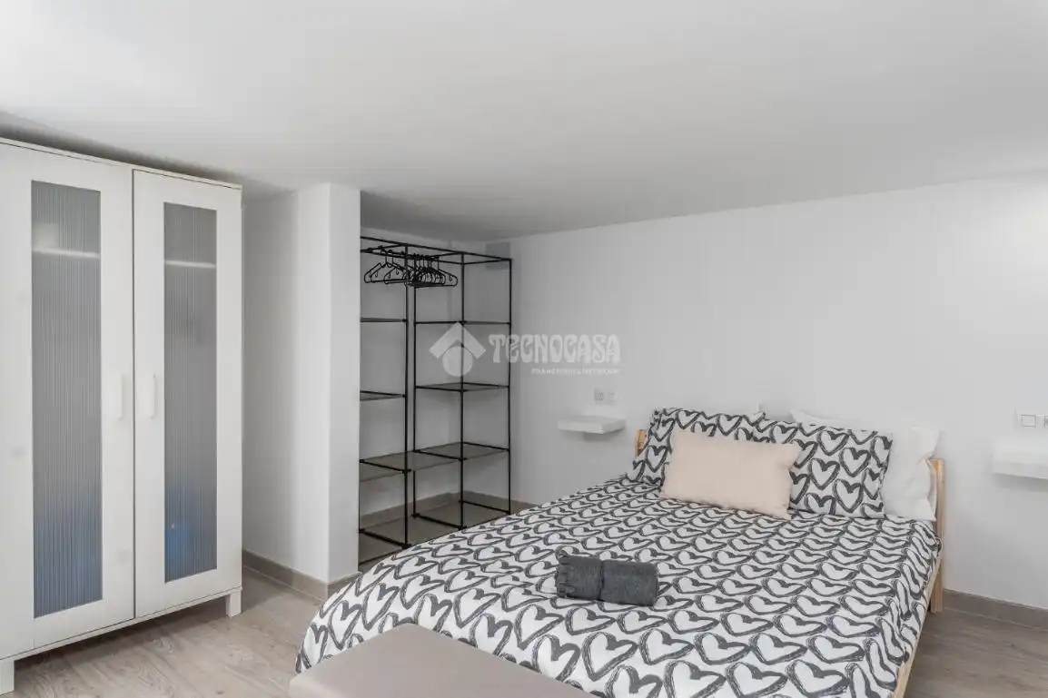 Habitación de Local en venta en Arona