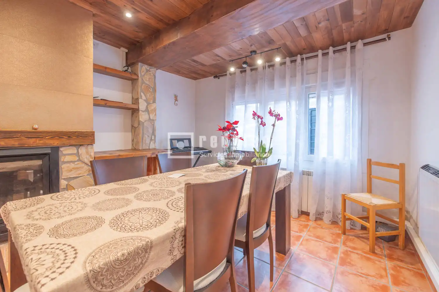Menjador de Casa o xalet en venda en Casarrubios del Monte amb Calefacció, Jardí privat i Terrassa