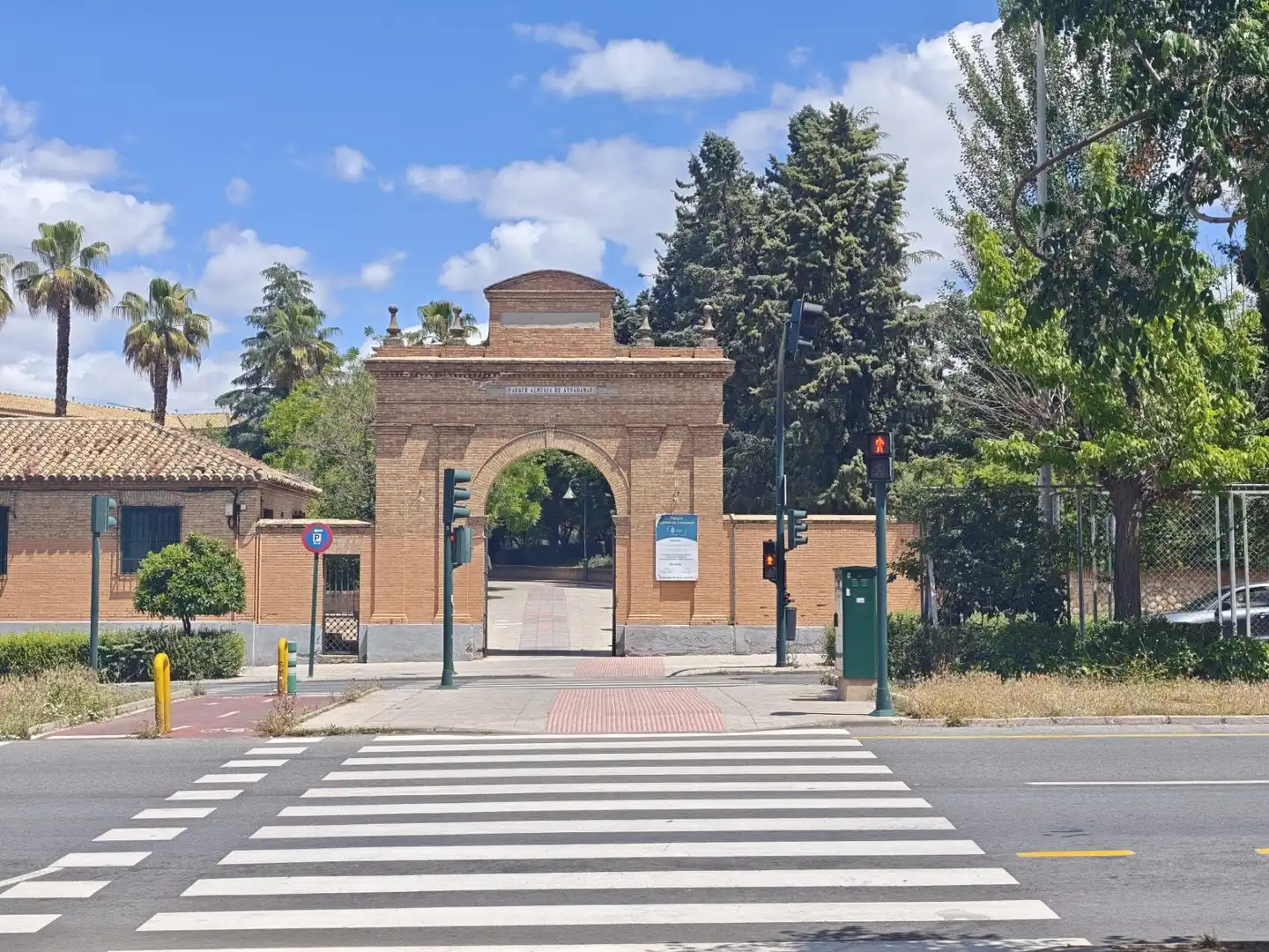 Vista exterior de Piso en venta en Granada con Terraza, Amueblado y Balcón