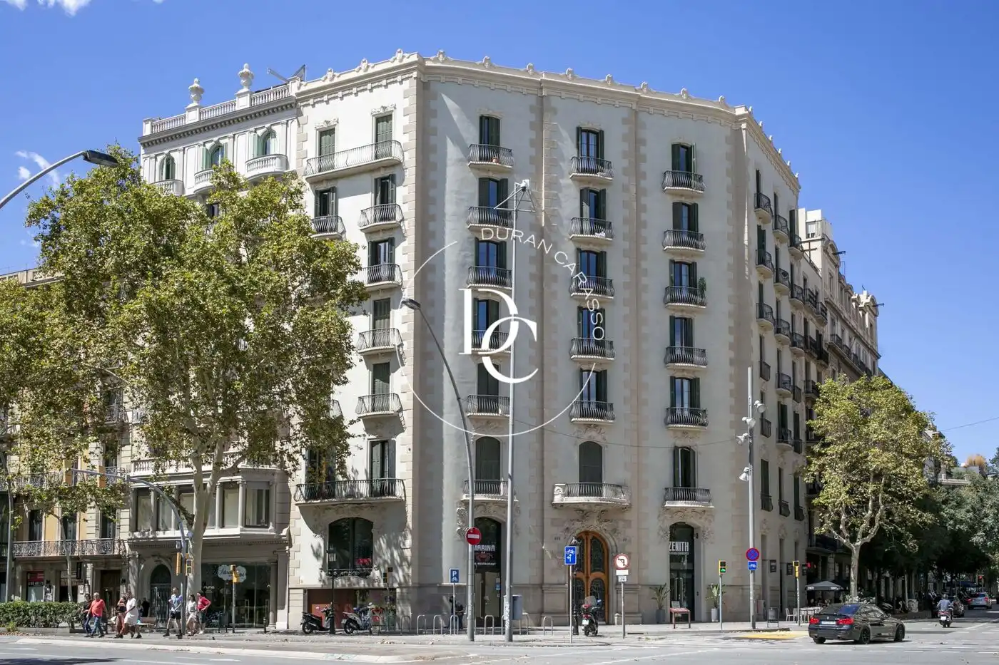 Vista exterior de Local en venda en Barcelona
