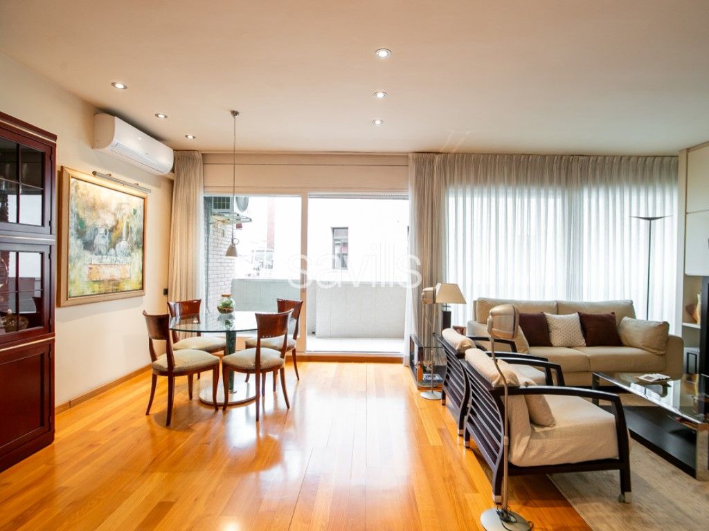 Vista exterior de Casa o xalet en venda en  Barcelona Capital amb Aire condicionat, Terrassa i Balcó