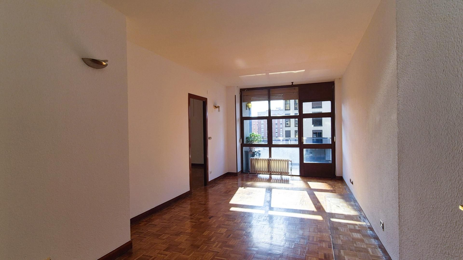 Living room of Flat for sale in  Pamplona / Iruña  with Heating, Parquet flooring and Terrace