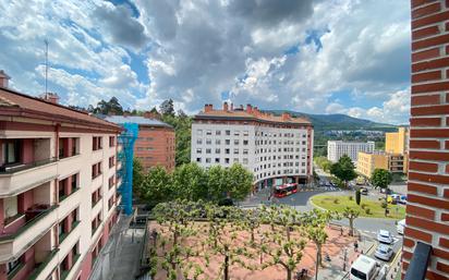 Vista exterior de Pis en venda en Bilbao  amb Moblat i Balcó