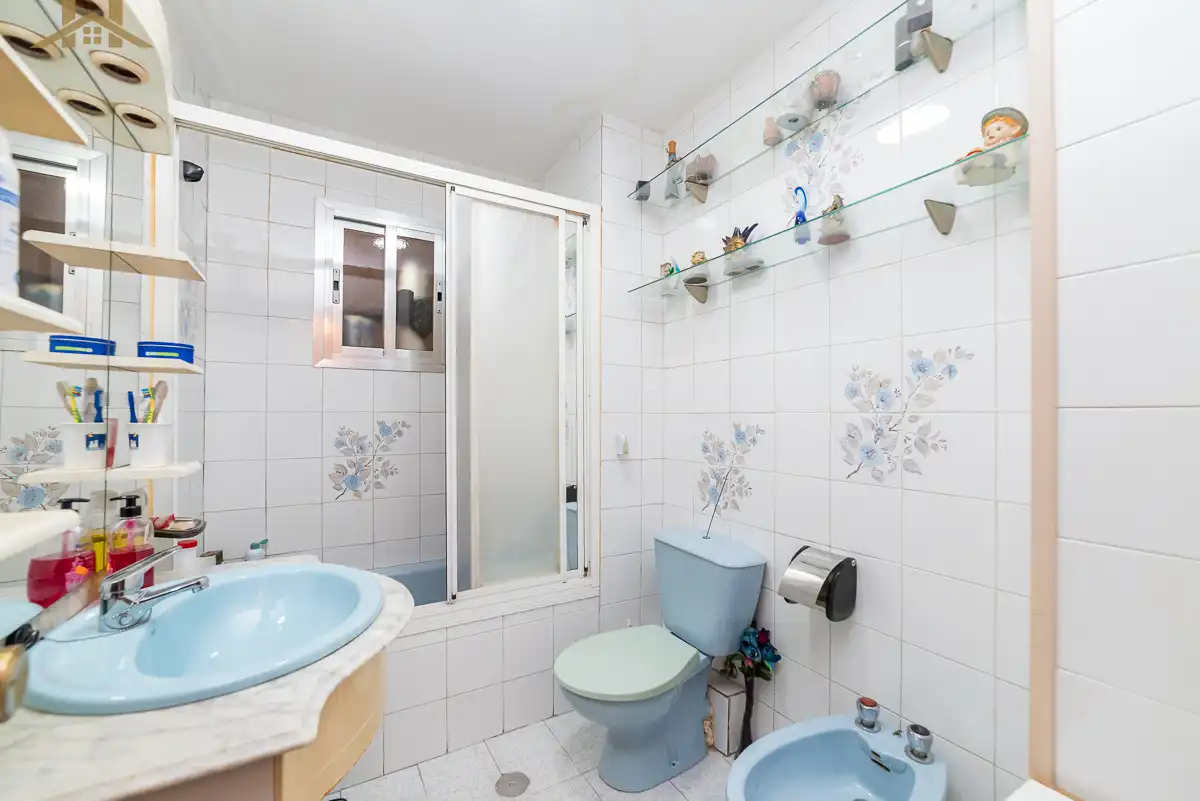 Bathroom of Flat for sale in Móstoles  with Air Conditioner, Heating and Terrace