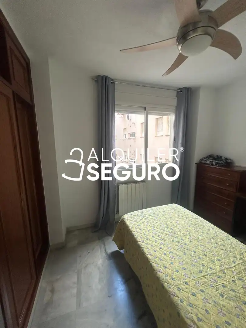 Bedroom of Flat for rent in Granada  with Air Conditioner and Furnished