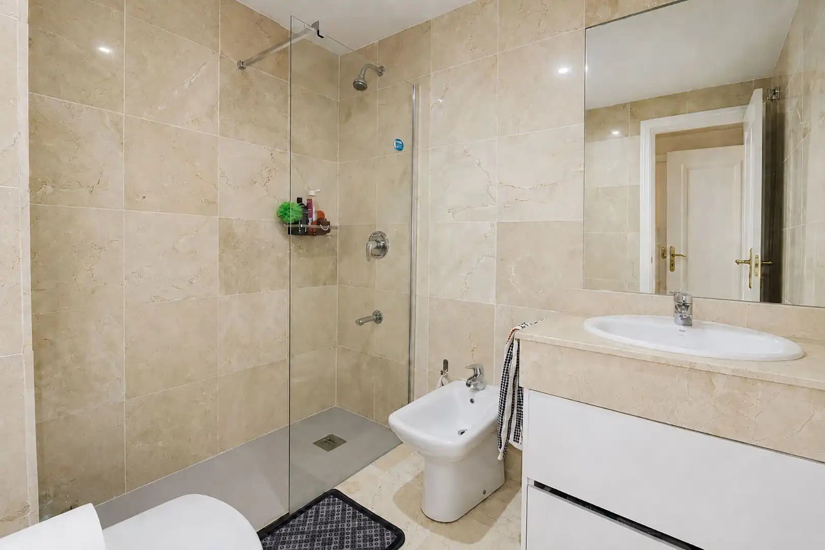 Bathroom of Flat for rent in Marbella  with Air Conditioner, Terrace and Swimming Pool