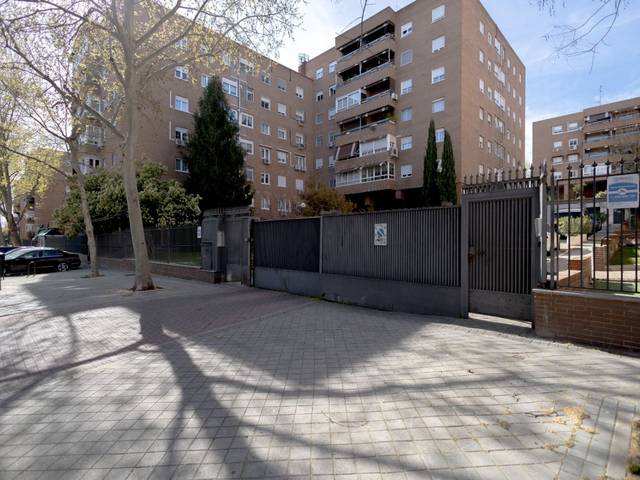 Garaje en Venta en Paseo de la Alameda de Osuna, 77 en Alameda de Osuna