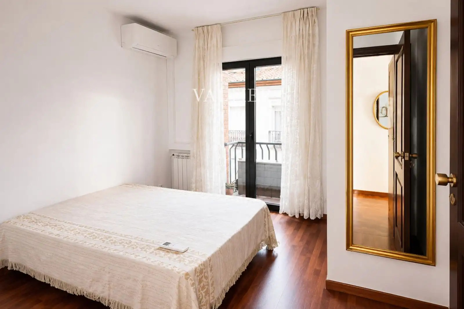 Bedroom of Flat for rent in Madrid  with Air Conditioner and Furnished