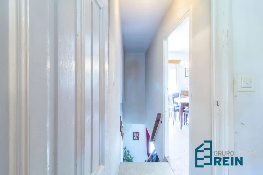 Houses for sale in Carranque  with Air Conditioner, Terrace and Furnished