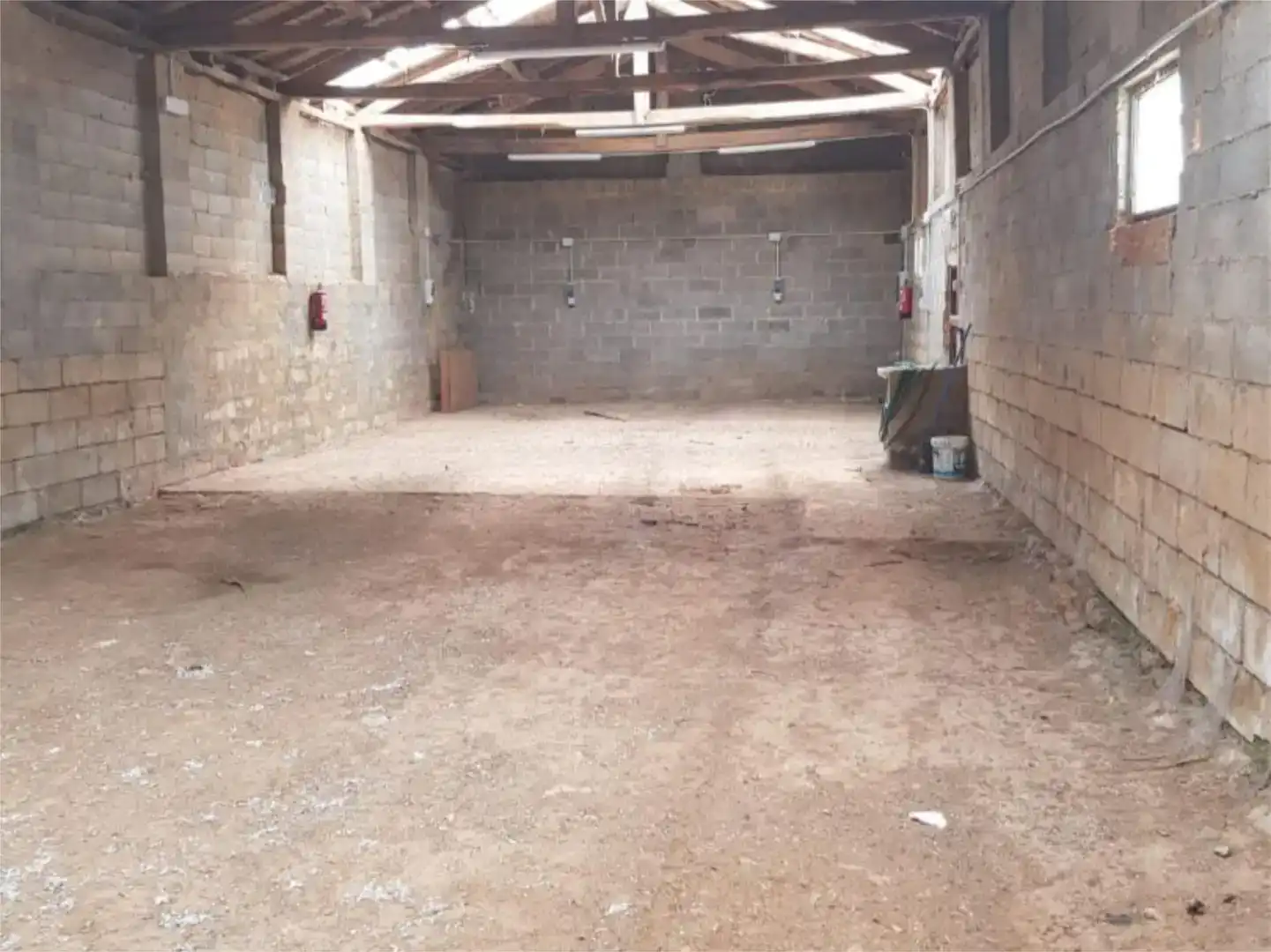 Fabrikhallen zur Miete in Almanza