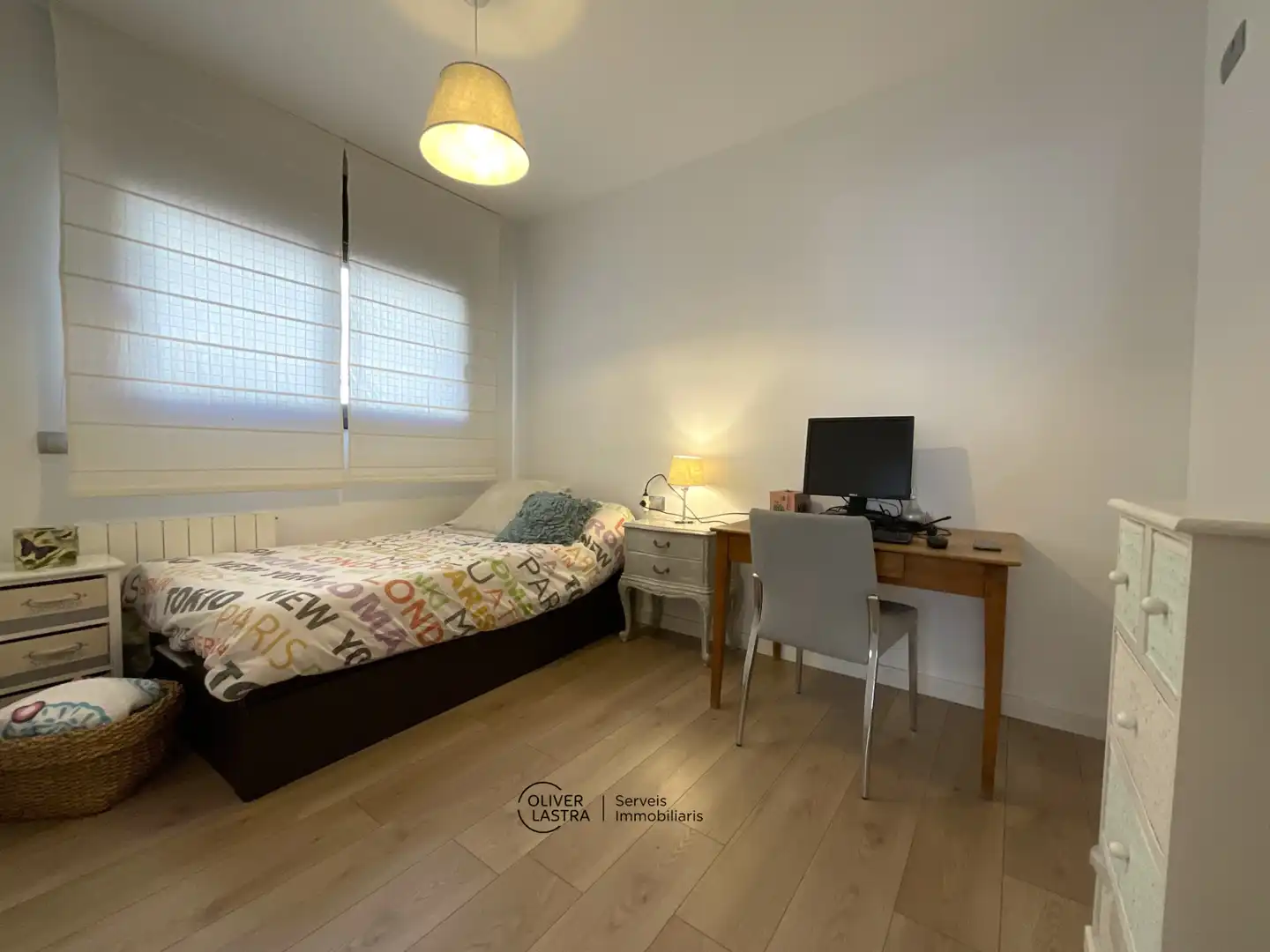 Habitación de Casa o chalet en venta en Corbera de Llobregat con Aire acondicionado, Calefacción y Jardín privado
