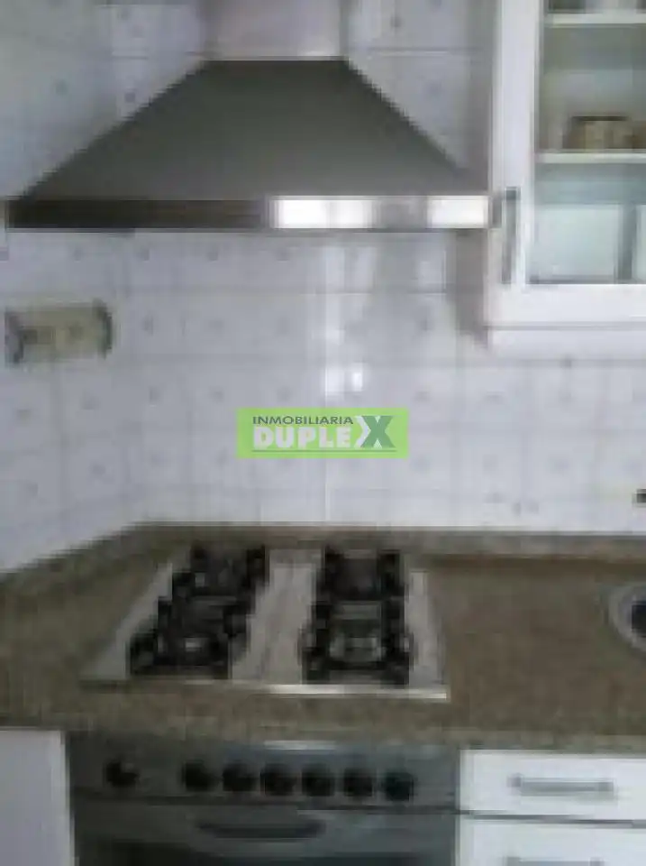 Cuina de Pis en venda en Pontevedra Capital  amb Calefacció, Parquet i Terrassa