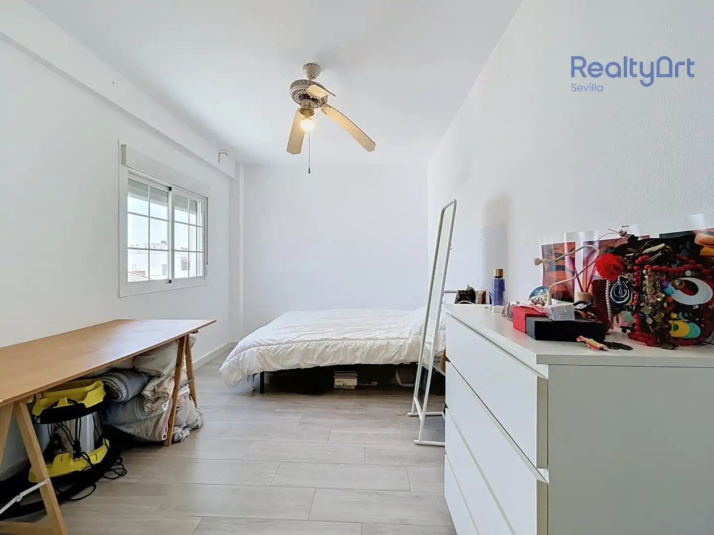 Habitación de Piso en venta en Sevilla con Aire acondicionado, Calefacción y Terraza