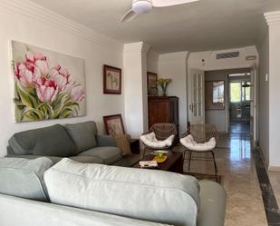 Sala d'estar de Apartament de lloguer en Marbella amb Aire condicionat, Terrassa i Piscina