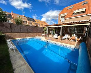 Swimming pool of Single-family semi-detached for sale in Parla  with Air Conditioner, Heating and Parquet flooring