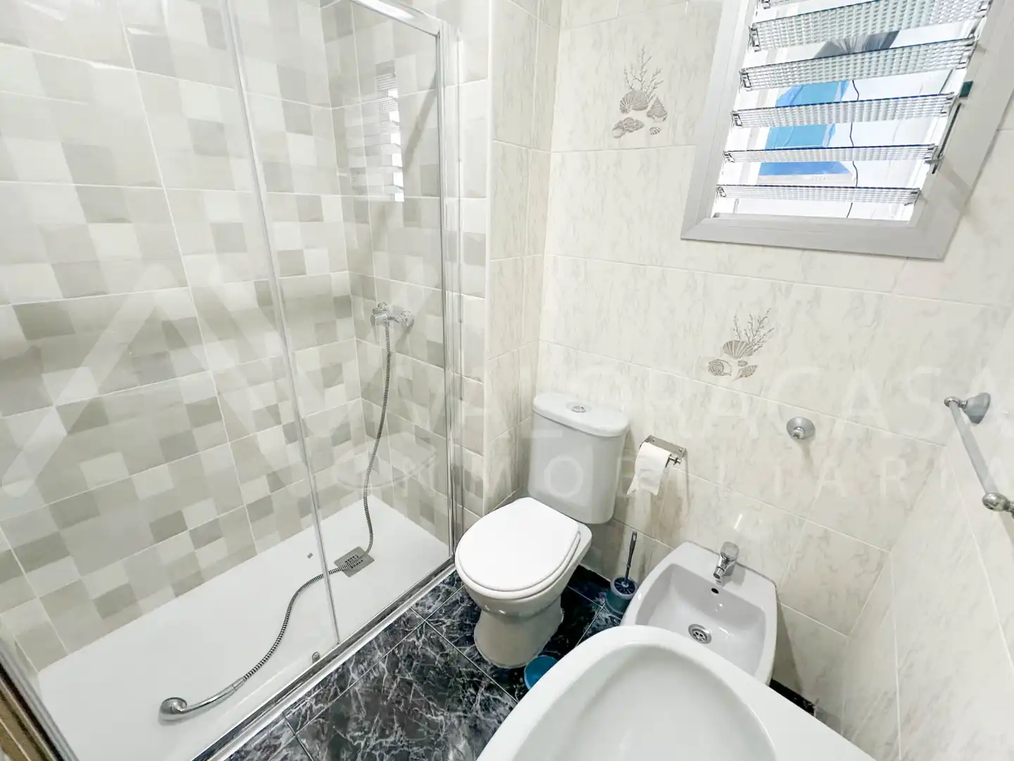 Bathroom of Flat for rent in Carretera de Cádiz
