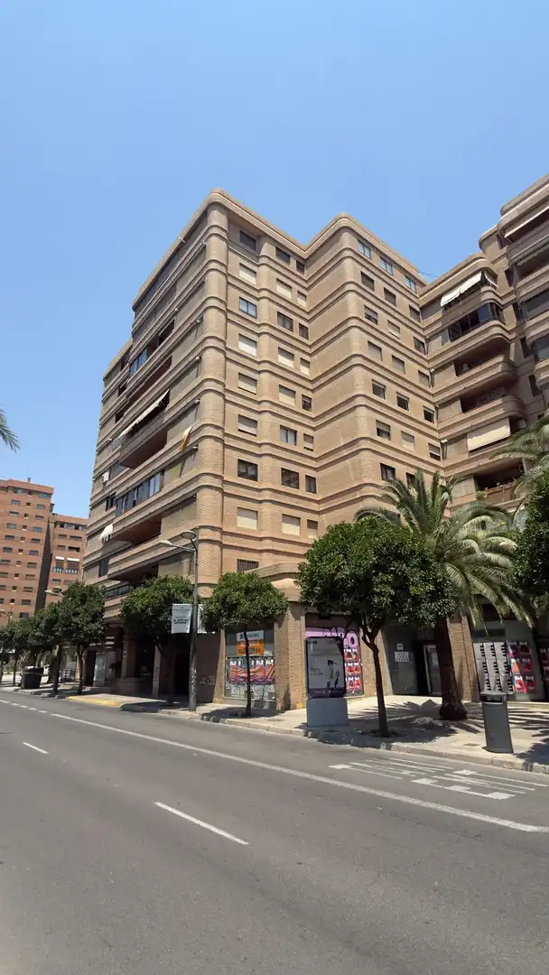 Vista exterior de Pis de lloguer en Valencia amb Calefacció, Parquet i Moblat
