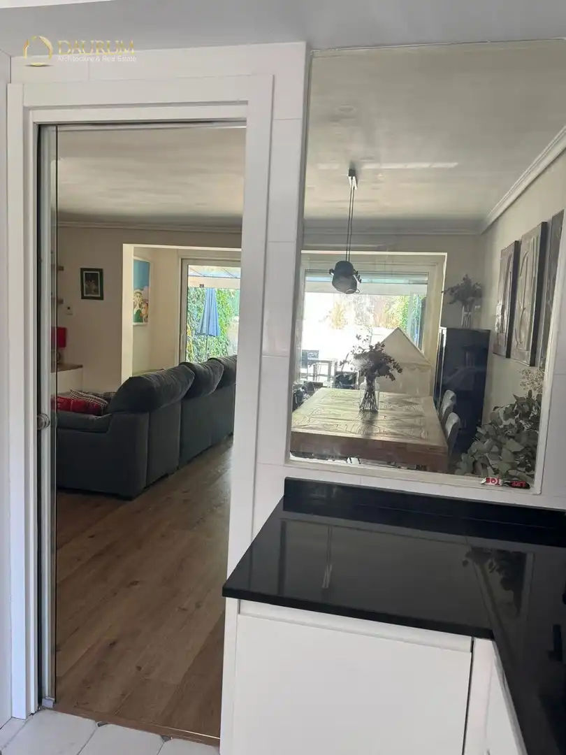 Comedor de Casa adosada en venta en Pozuelo de Alarcón con Aire acondicionado, Calefacción y Jardín privado