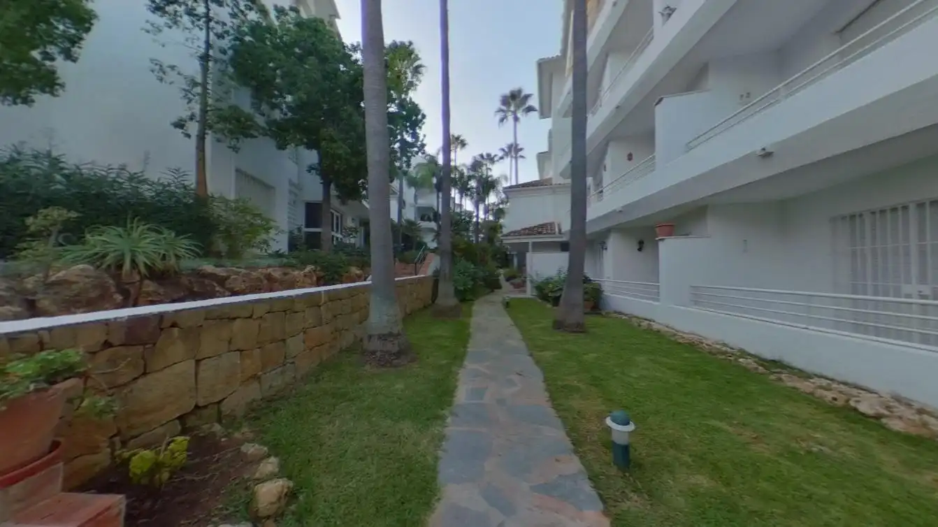 Vista exterior de Piso en venta en Marbella con Piscina