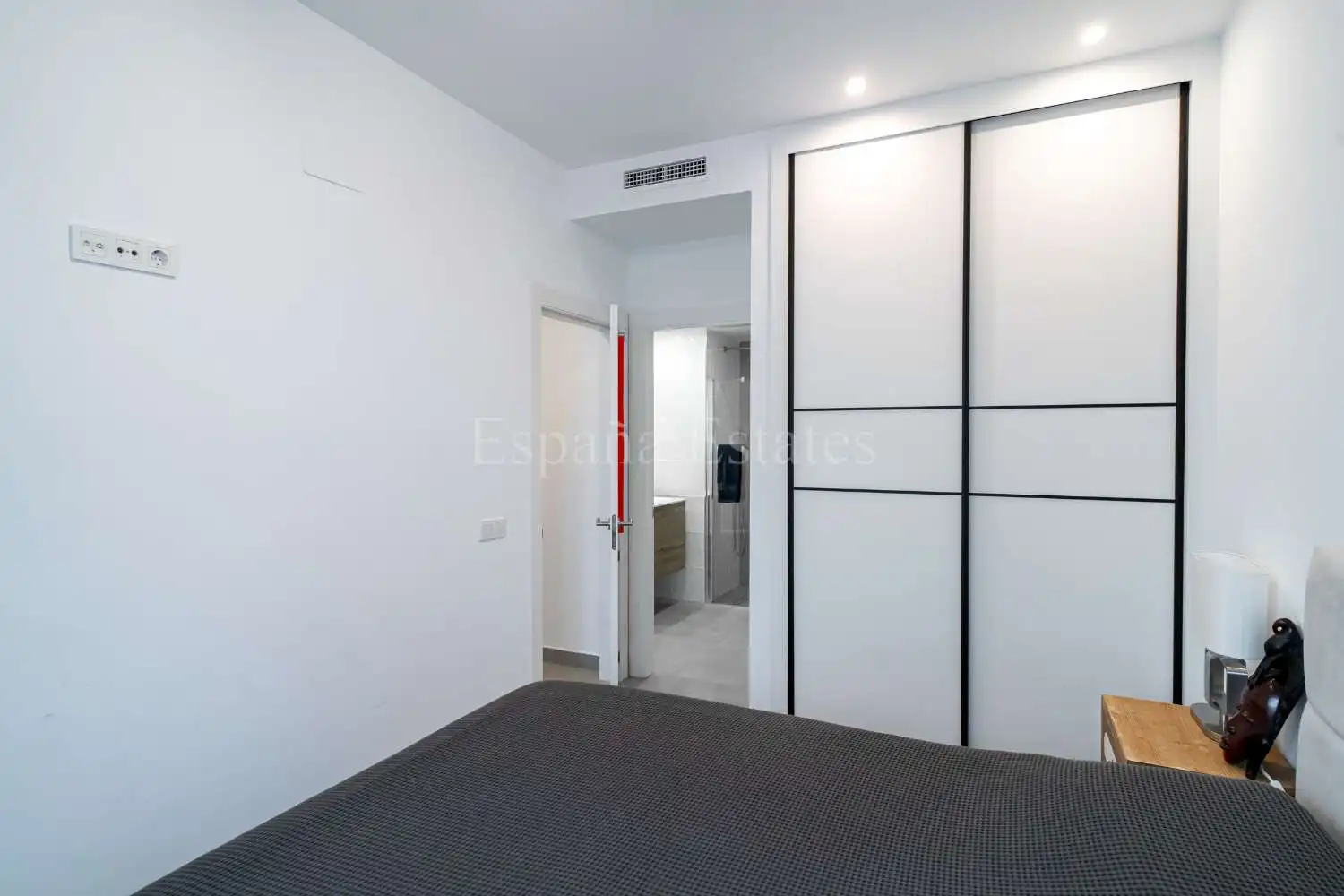 Habitación de Casa adosada en venta en Nerja con Aire acondicionado, Calefacción y Terraza