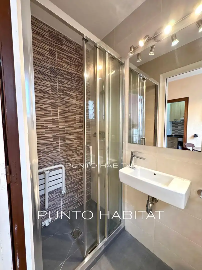 Bathroom of Flat for sale in Barcelona  with Air Conditioner, Heating and Parquet flooring