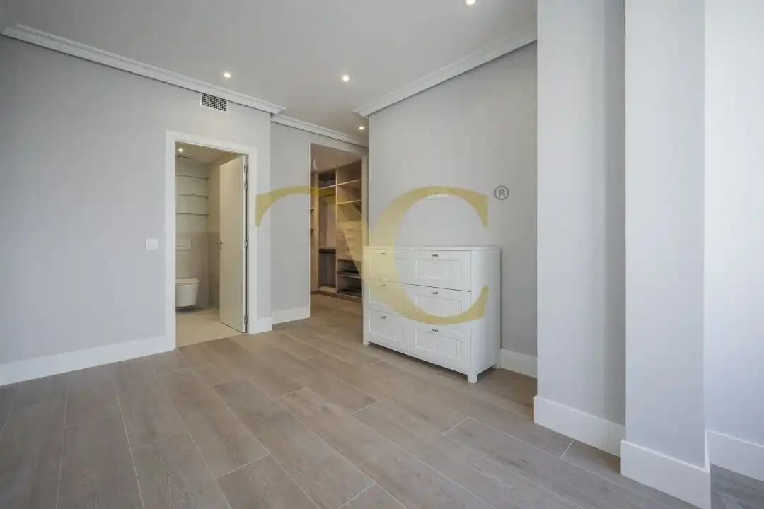 Schlafzimmer von Wohnung zur Miete in Madrid mit Klimaanlage, Heizung und Privatgarten