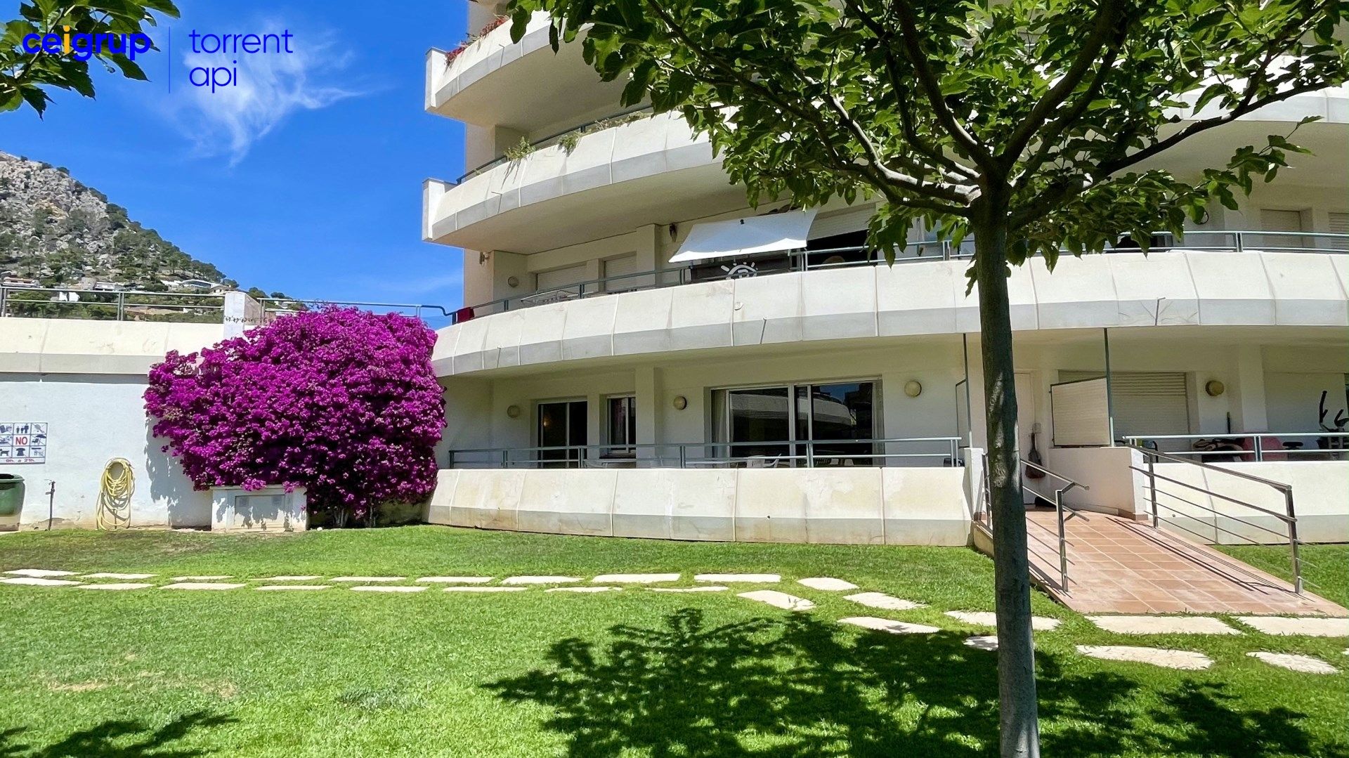 Vista exterior de Planta baixa en venda en L'Estartit amb Terrassa, Piscina i Moblat
