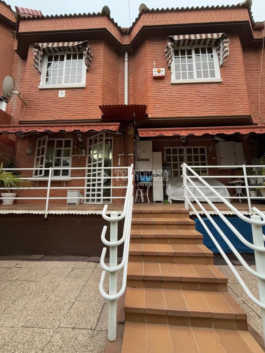 Casa adosada en venta en La Avanzada - La Cueva