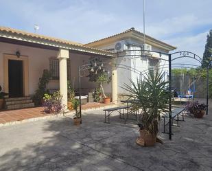 Vista exterior de Casa o xalet en venda en  Córdoba Capital amb Aire condicionat, Calefacció i Jardí privat