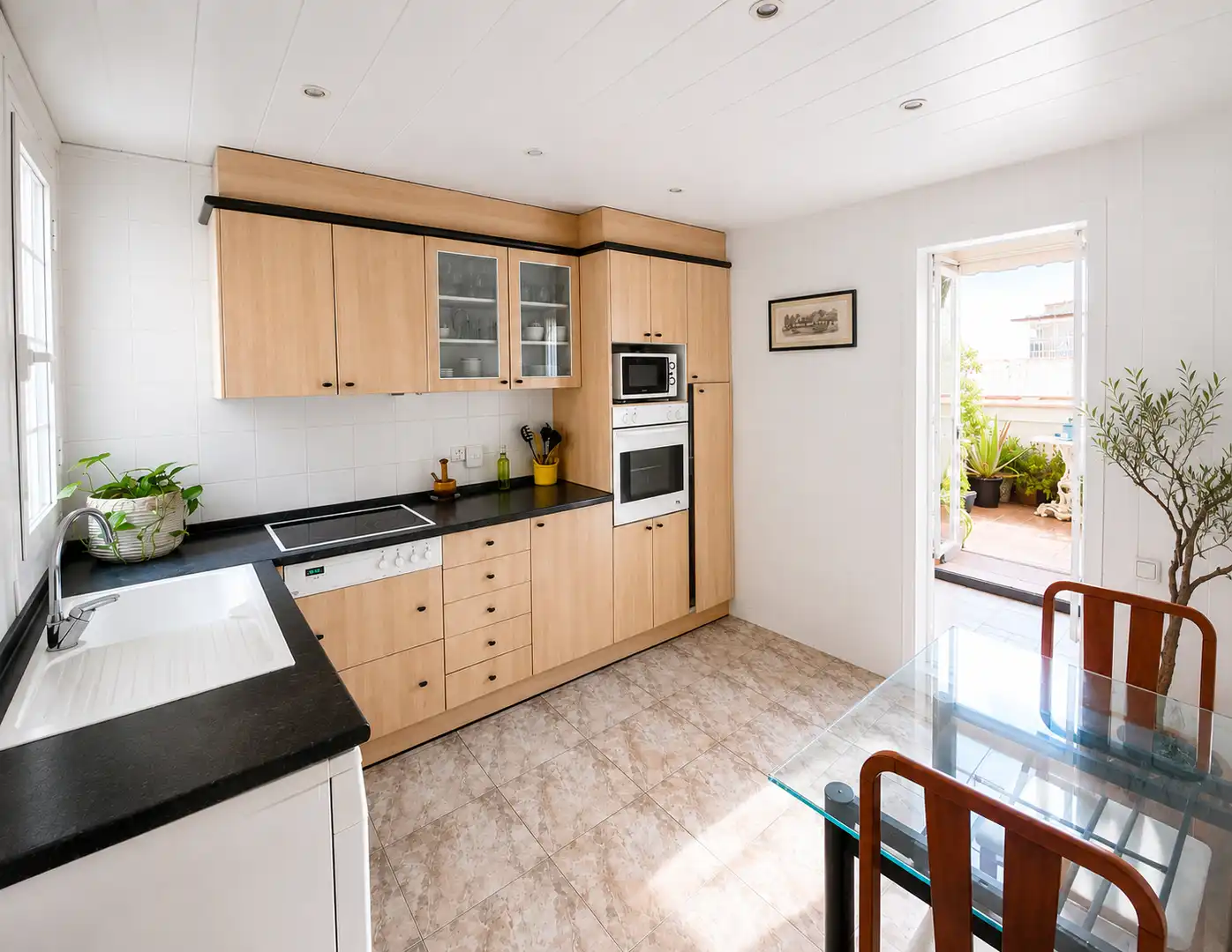 Cocina de Piso en venta en Barcelona con Calefacción, Terraza y Trastero