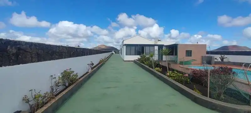 Vista exterior de Casa o chalet en venta en Teguise con Jardín privado, Terraza y Piscina