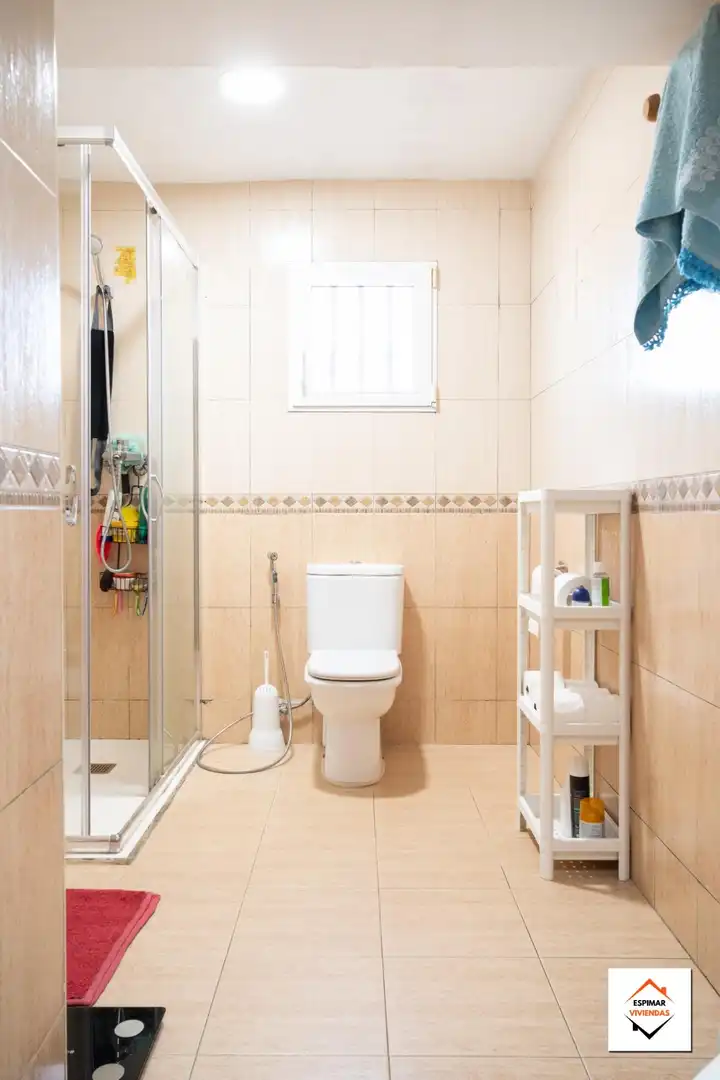 Badezimmer von Einfamilien-Reihenhaus zum Verkauf in Utebo mit Terrasse