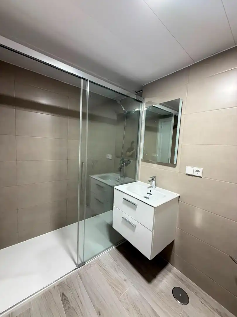 Bathroom of Flat for rent in Madrid  with Heating, Terrace and Storage room