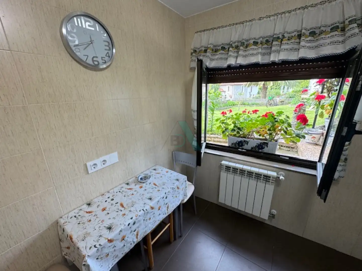 Cuina de Casa o xalet en venda en Llanes amb Jardí privat