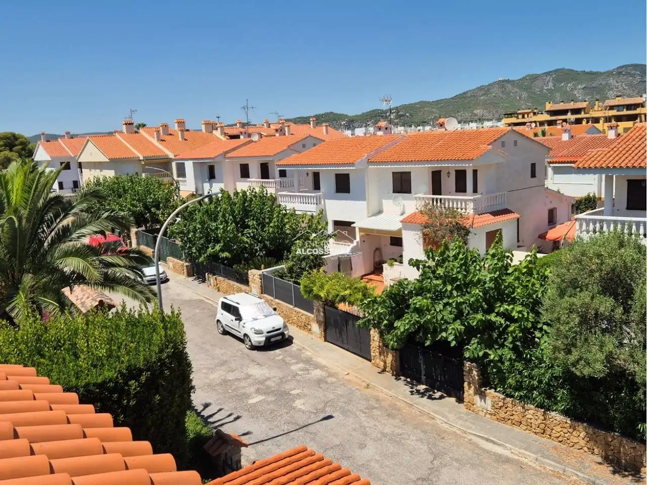 Vista exterior de Casa adosada en venda en Alcalà de Xivert amb Terrassa i Piscina comunitària