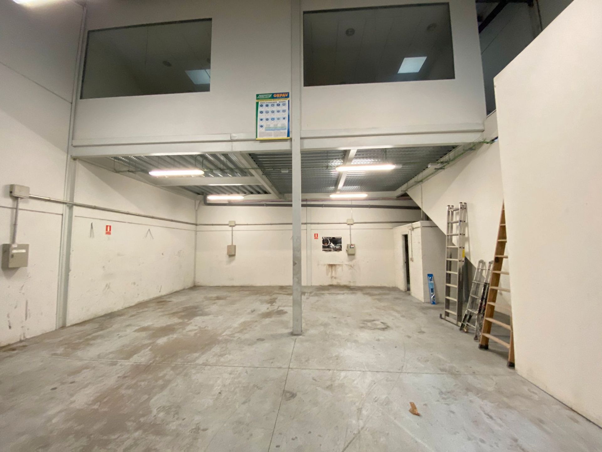 Industrial buildings to rent in Velilla de San Antonio