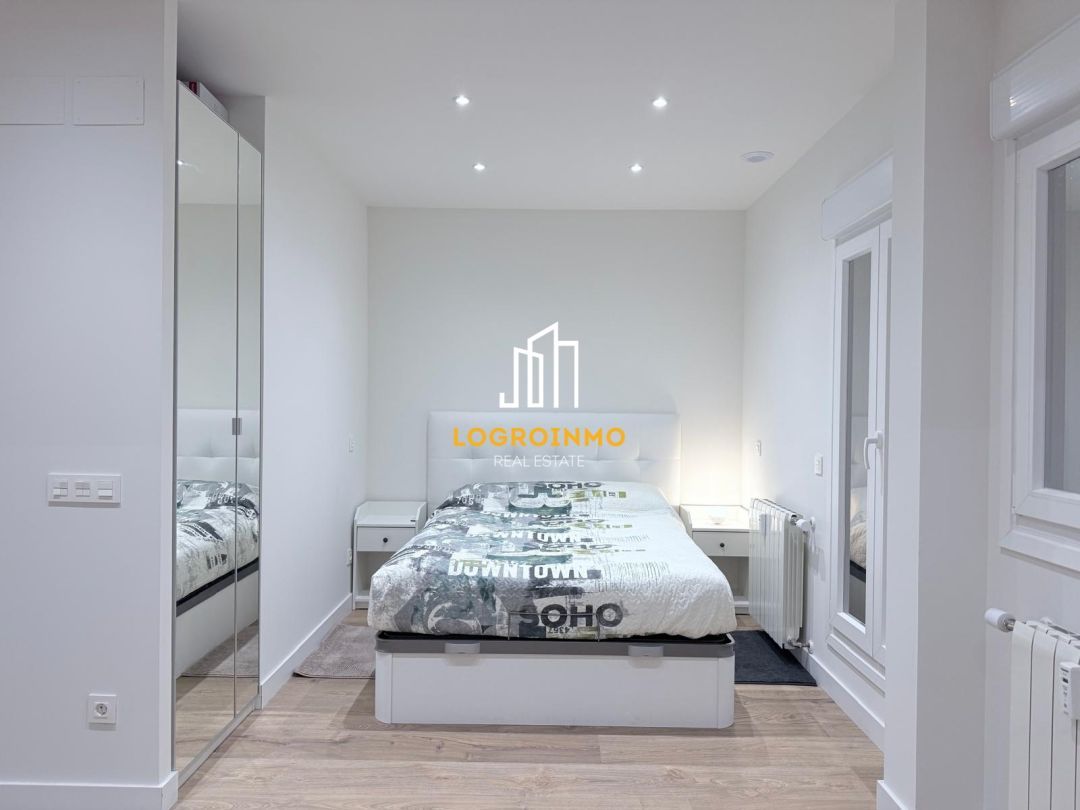 Bedroom of Flat for sale in  Logroño  with Air Conditioner, Heating and Furnished