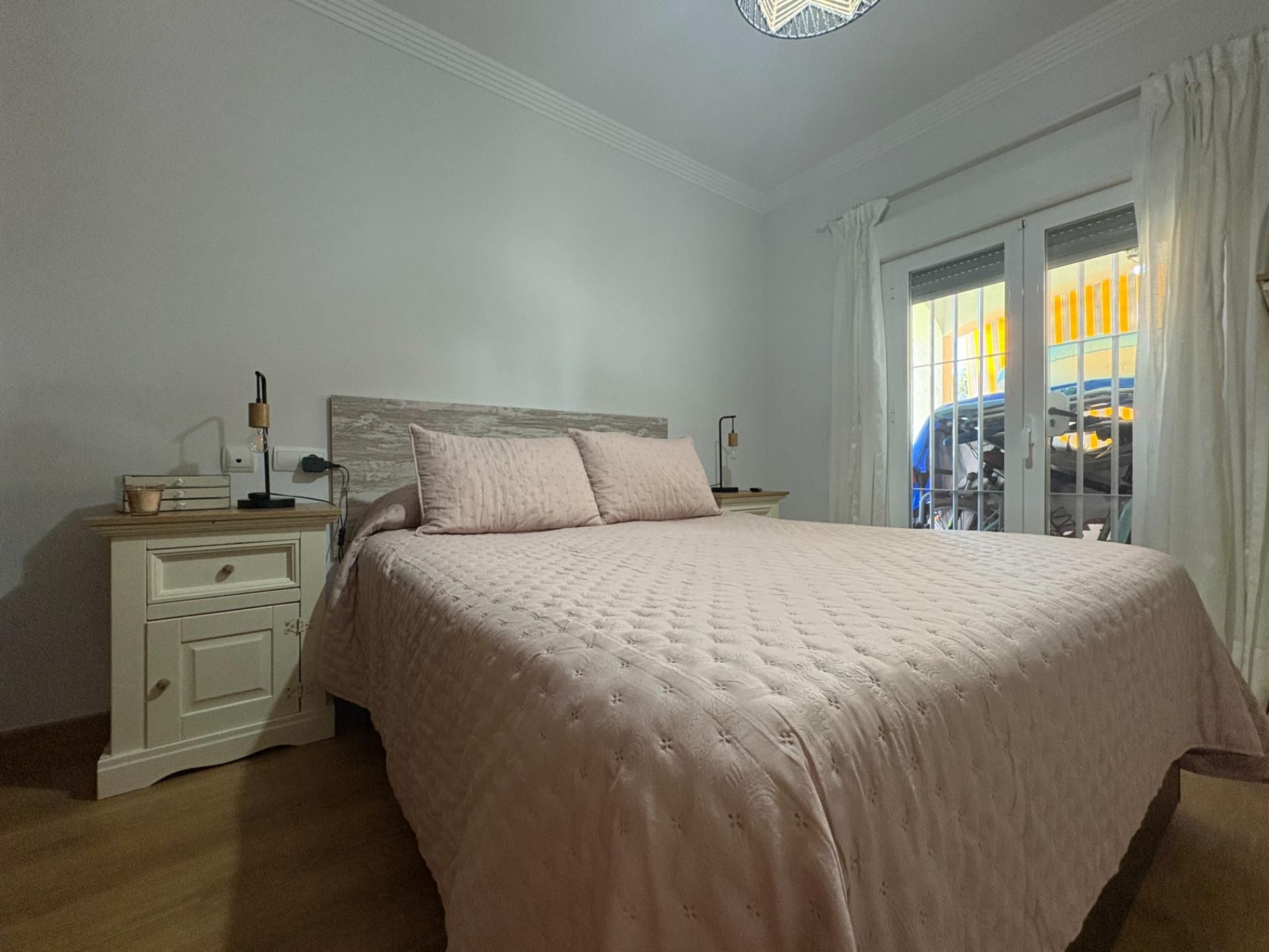 Dormitori de Pis en venda en Estepona amb Jardí privat, Terrassa i Piscina comunitària