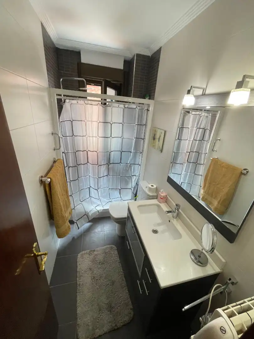 Baño de Piso en venta en Barakaldo  con Calefacción, Parquet y Amueblado