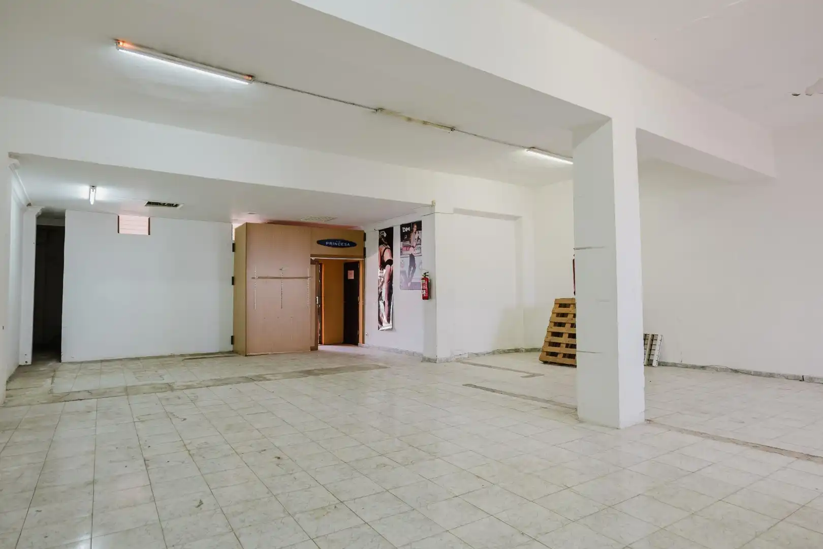 Business premises for sale in Avenida AVENIDA DE CARLOS V 32, imagen 10