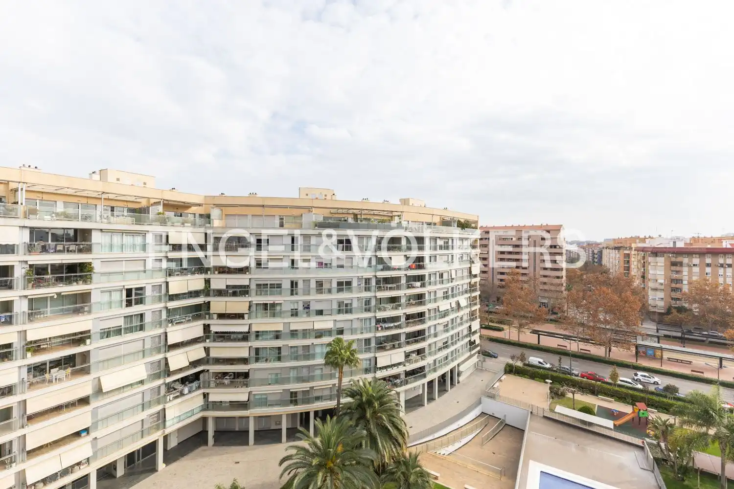 Außenansicht von Wohnung zum Verkauf in Valencia mit Klimaanlage, Heizung und Parkett