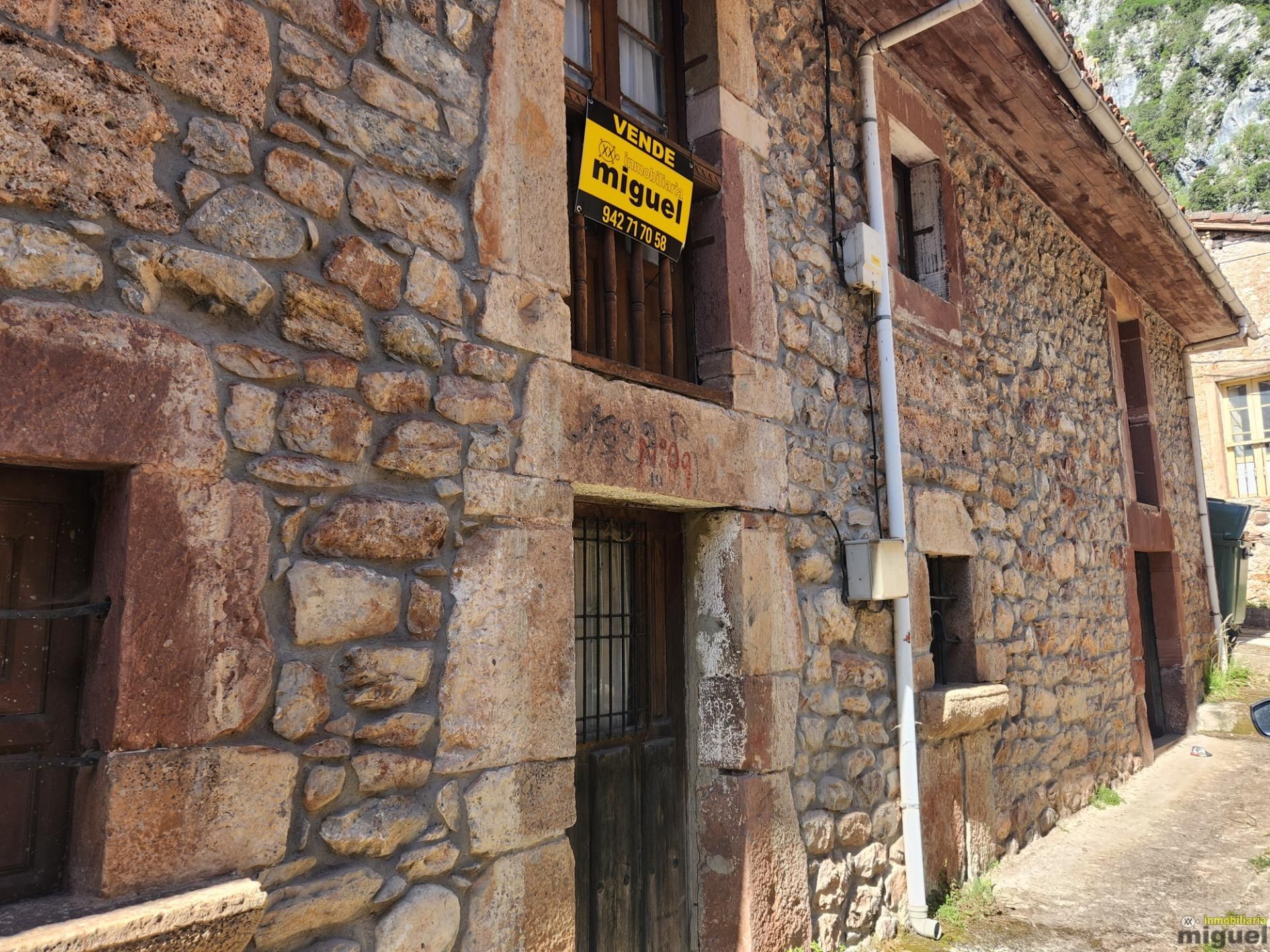 Außenansicht von Country house zum verkauf in Peñarrubia mit Privatgarten