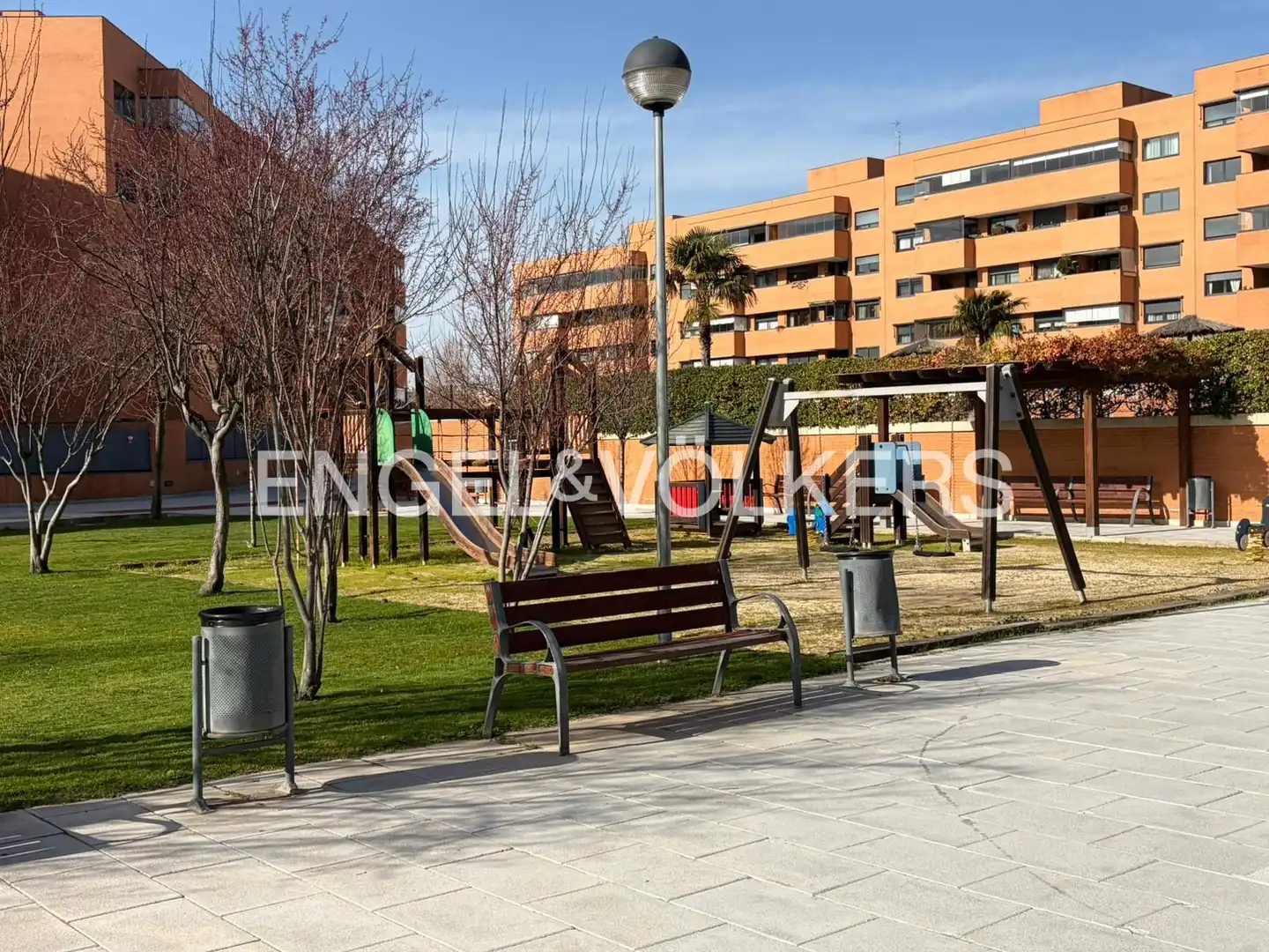 Vista exterior de Apartamento de alquiler en San Sebastián de los Reyes con Aire acondicionado, Calefacción y Jardín privado