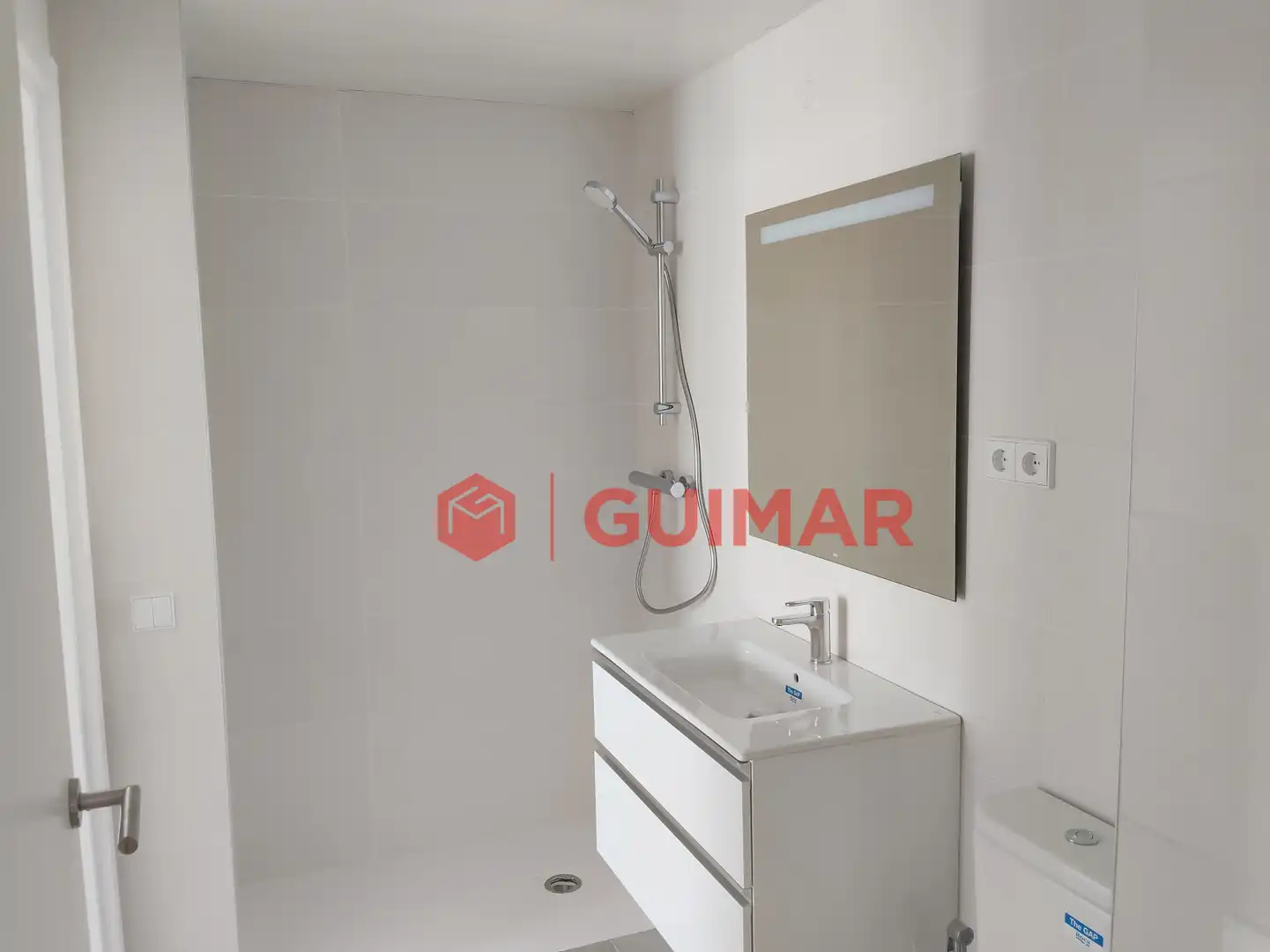 Badezimmer von Wohnung zum Verkauf in Sant Joan Despí mit Klimaanlage, Heizung und Privatgarten