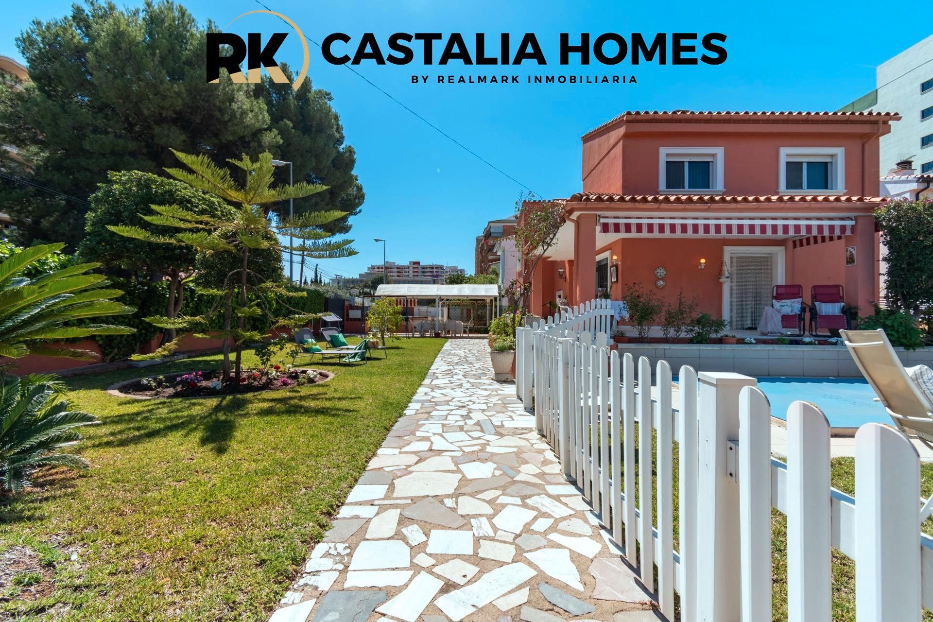 Vista exterior de Casa o xalet en venda en Benicasim / Benicàssim amb Calefacció, Jardí privat i Terrassa