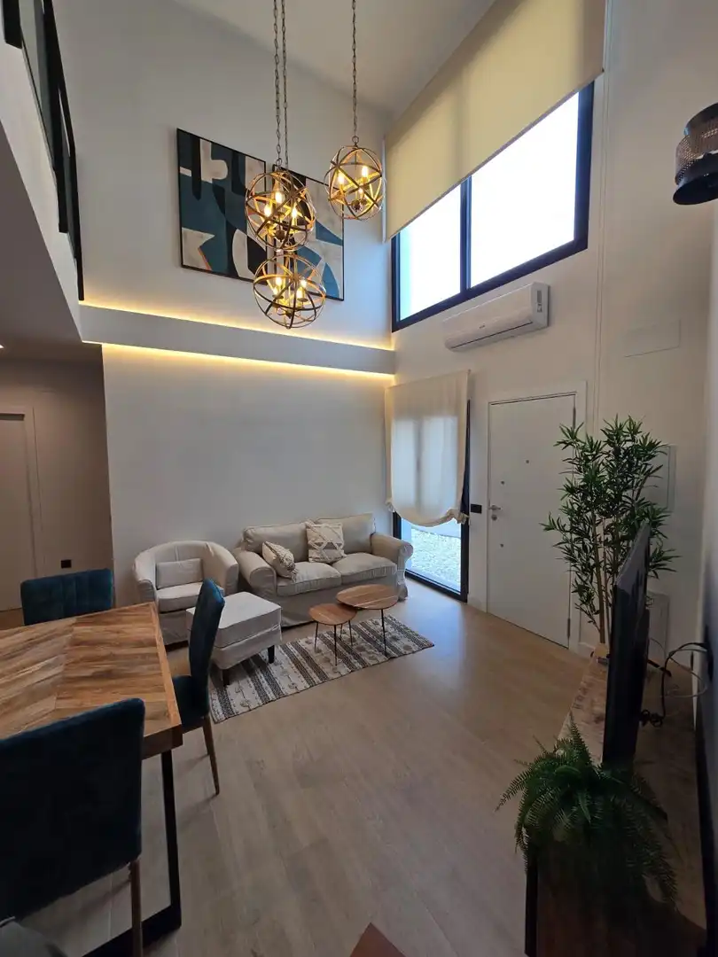 Wohnzimmer von Maisonette zur Miete in Sanlúcar la Mayor mit Klimaanlage, Terrasse und Möbliert