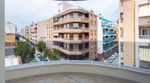 Foto 3 de Apartamento en venta en Calle Ramon Gallud, Las Piscinas Naturales, Torrevieja