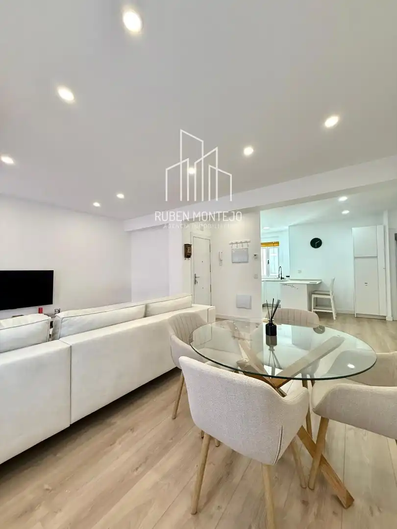 Living room of Flat for rent in Salamanca  with Heating, Terrace and Furnished