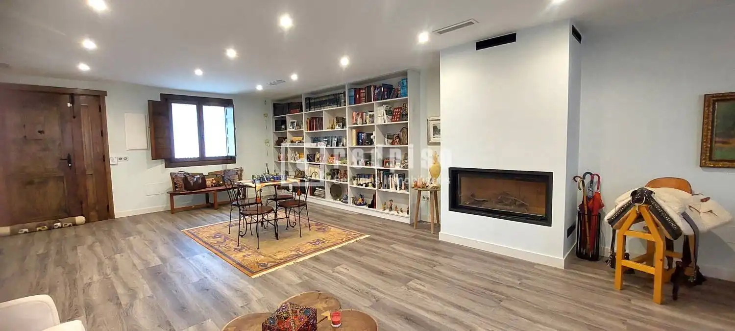 Living room of Houses for sale in Malpica de Tajo  with Air Conditioner, Heating and Storage room